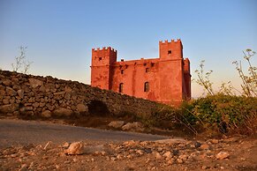 Seaside 2 Bedroom Apartment With Side Sea Views
