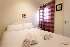 Seaside 2 Bedroom Apartment With Side Sea Views