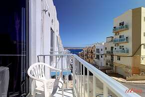 Seaside 2 Bedroom Apartment With Side Sea Views