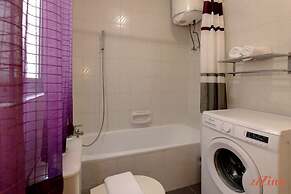 Seaside 2 Bedroom Apartment With Side Sea Views