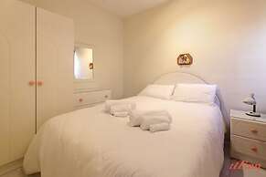 Seaside 2 Bedroom Apartment With Side Sea Views