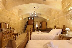 Your Rustic Retreat in Gozo With a Pool