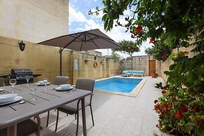 Your Rustic Retreat in Gozo With a Pool