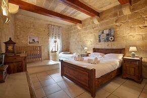 Your Rustic Retreat in Gozo With a Pool