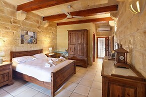 Your Rustic Retreat in Gozo With a Pool