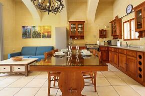 Your Rustic Retreat in Gozo With a Pool