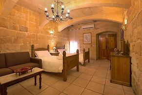 Your Rustic Retreat in Gozo With a Pool