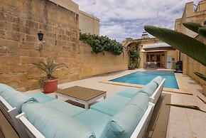 Your Rustic Retreat in Gozo With a Pool