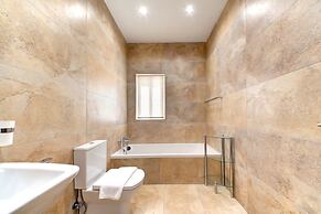 Modern Seaside 2 Bedroom Penthouse With Sea Views