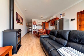 Modern Seaside 2 Bedroom Penthouse With Sea Views