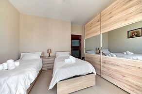 Modern Seaside 2 Bedroom Penthouse With Sea Views