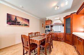 Modern Seaside 2 Bedroom Penthouse With Sea Views