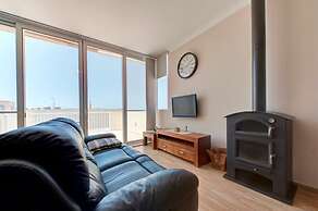 Modern Seaside 2 Bedroom Penthouse With Sea Views