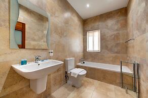 Modern Seaside 2 Bedroom Penthouse With Sea Views