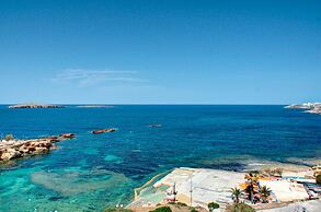 Modern Seaside 2 Bedroom Penthouse With Sea Views