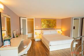 Amazing Seafront Duplex Apartment Sliema