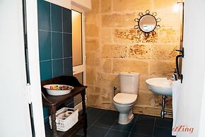 A pet Friendly Farmhouse With a Rooftop Pool