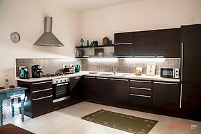 A pet Friendly Farmhouse With a Rooftop Pool