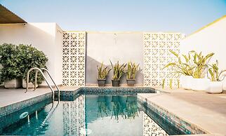 A pet Friendly Farmhouse With a Rooftop Pool