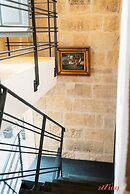 A pet Friendly Farmhouse With a Rooftop Pool