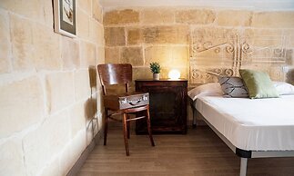 A pet Friendly Farmhouse With a Rooftop Pool