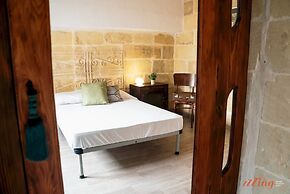 A pet Friendly Farmhouse With a Rooftop Pool