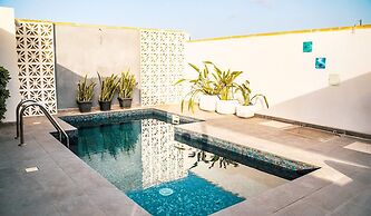 A pet Friendly Farmhouse With a Rooftop Pool