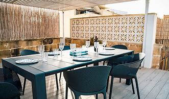 A pet Friendly Farmhouse With a Rooftop Pool