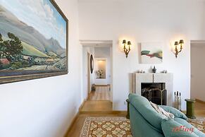 Eclectic Apartment With Incredible Harbour Views