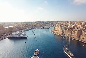 Eclectic Apartment With Incredible Harbour Views