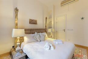 Eclectic Apartment With Incredible Harbour Views