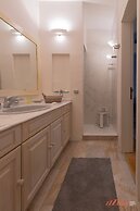 Eclectic Apartment With Incredible Harbour Views