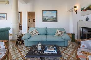 Eclectic Apartment With Incredible Harbour Views