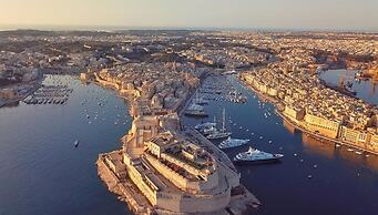 Eclectic Apartment With Incredible Harbour Views