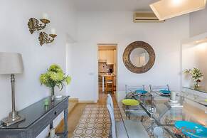 Eclectic Apartment With Incredible Harbour Views