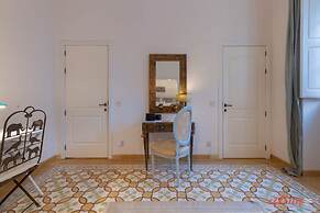 Eclectic Apartment With Incredible Harbour Views