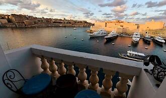 Eclectic Apartment With Incredible Harbour Views