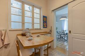 Eclectic Apartment With Incredible Harbour Views