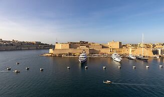 Eclectic Apartment With Incredible Harbour Views