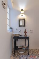 Eclectic Apartment With Incredible Harbour Views