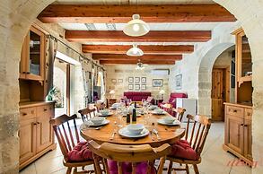 Grand Gozo Farmhouse With Games Room Pool