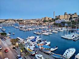 Bright Spacious 2 Bedroom With Marina View