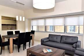 Bright Spacious 2 Bedroom With Marina View