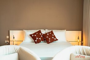 Gorgeous Seaviews From a Stunning Studio