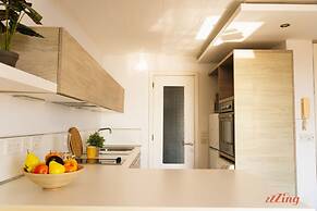 Gorgeous Seaviews From a Stunning Studio