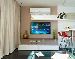 Gorgeous Seaviews From a Stunning Studio