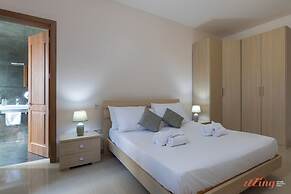 Stunning Seaviews Prime Location Lovely Home