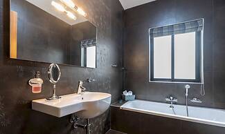 Stunning Seaviews Prime Location Lovely Home