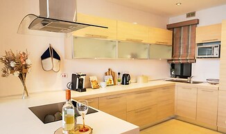 Stunning Seaviews Prime Location Lovely Home