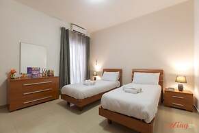 Stunning Seaviews Prime Location Lovely Home